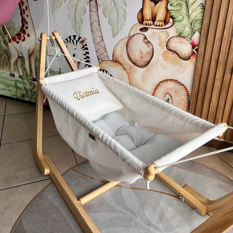 Rede Para Bebê Ninho dos Sonhos + Enxoval Personalizado de Brinde